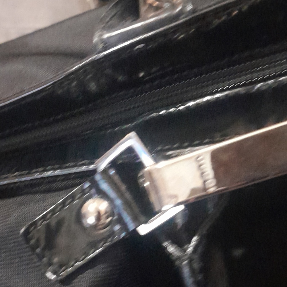 Gucci Authentic Black Satchel with Patent Handles/silver Logo Bar - Picture 5 of 12